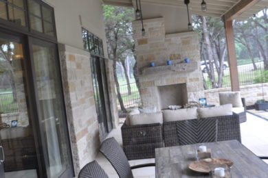 OUTDOOR KITCHENS & LIVING SPACES